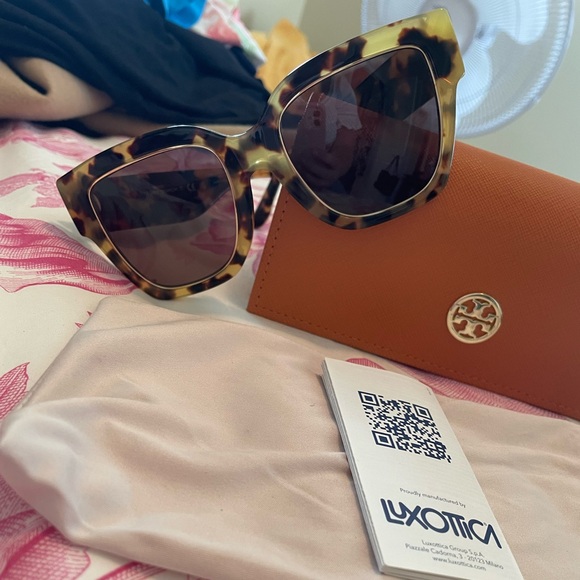 🕶️ Tory Burch Honey Tortoise Shell Gold Rimmed Sunglasses 🕶️ - Picture 6 of 12